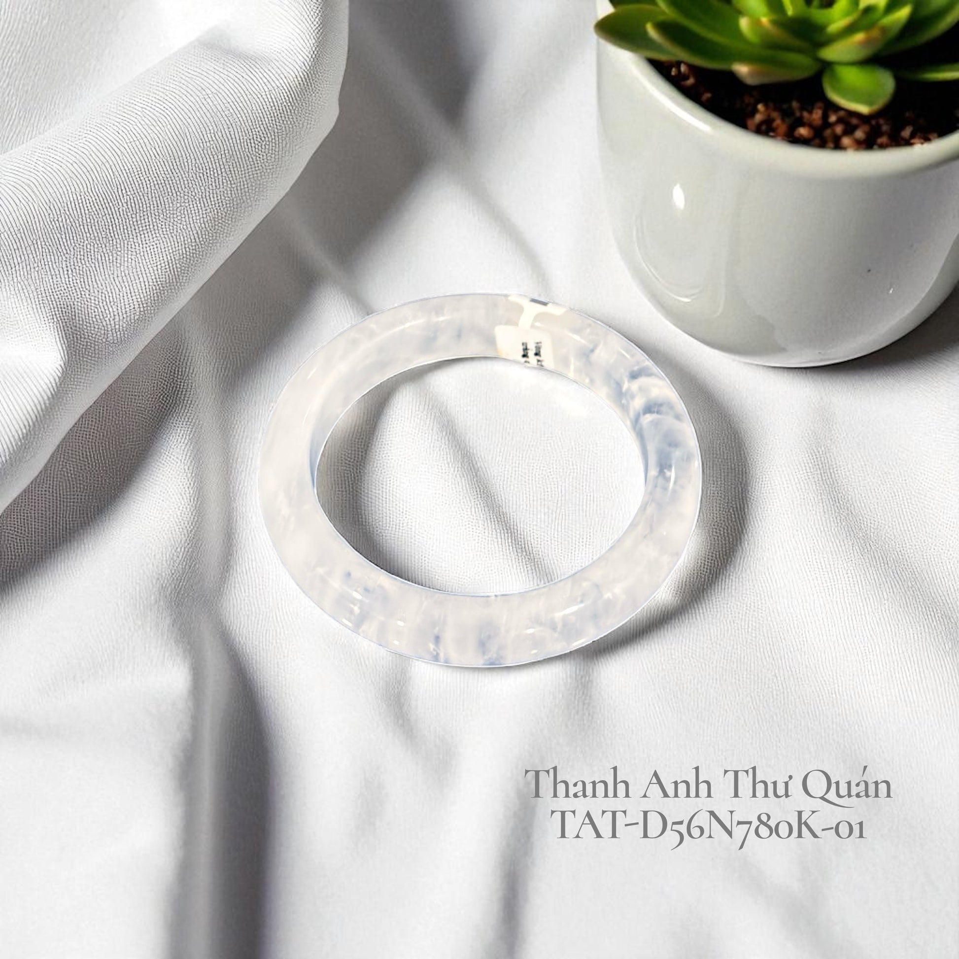 Thạch Anh Trắng Vòng Tay Bản Hẹ - Ni 56 - TAT-H56N780K-01