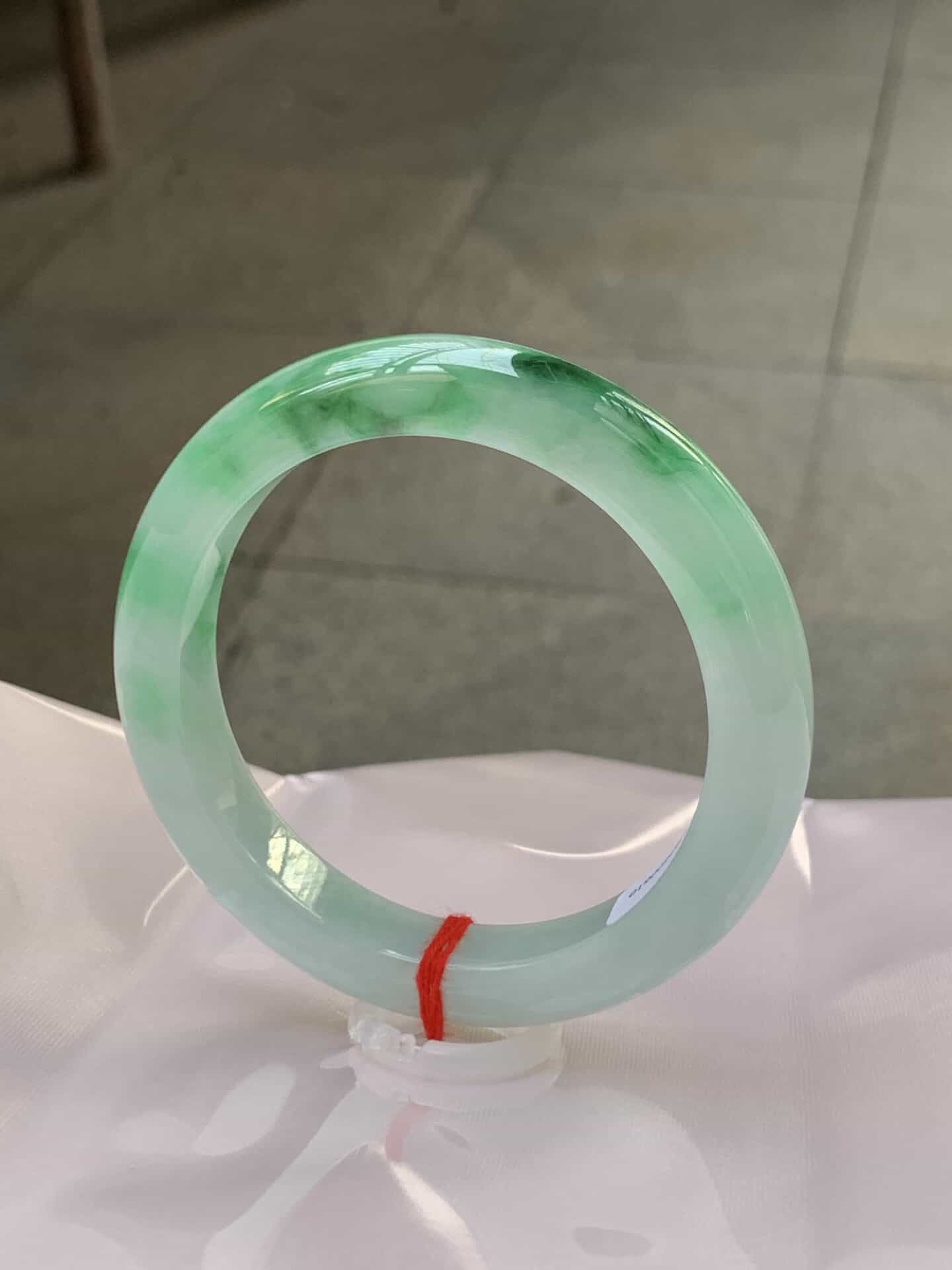 Phỉ Thúy Băng Xanh Nho Ngọc Hoa Bay Bản Hẹ Ni 54 - Icy Green-Blue Grape-Tone Jadeite with Floating Flower Pattern – Size 54