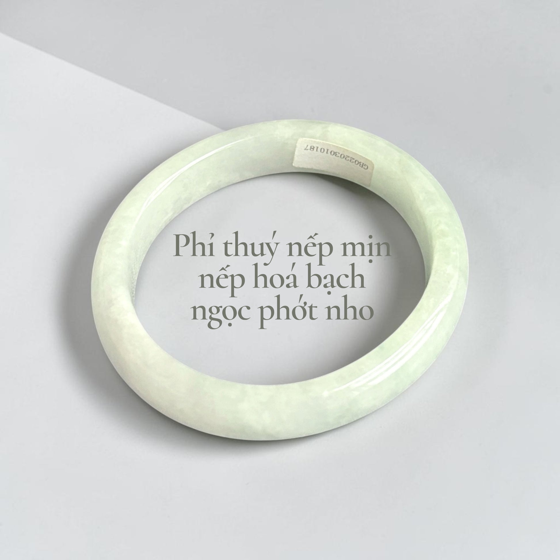 Phỉ thuý nếp mịn nếp hoá bạch ngọc phớt nho ni 52 - Fine-Textured White Jadeite Bangle with Soft Grape Hues 52mm