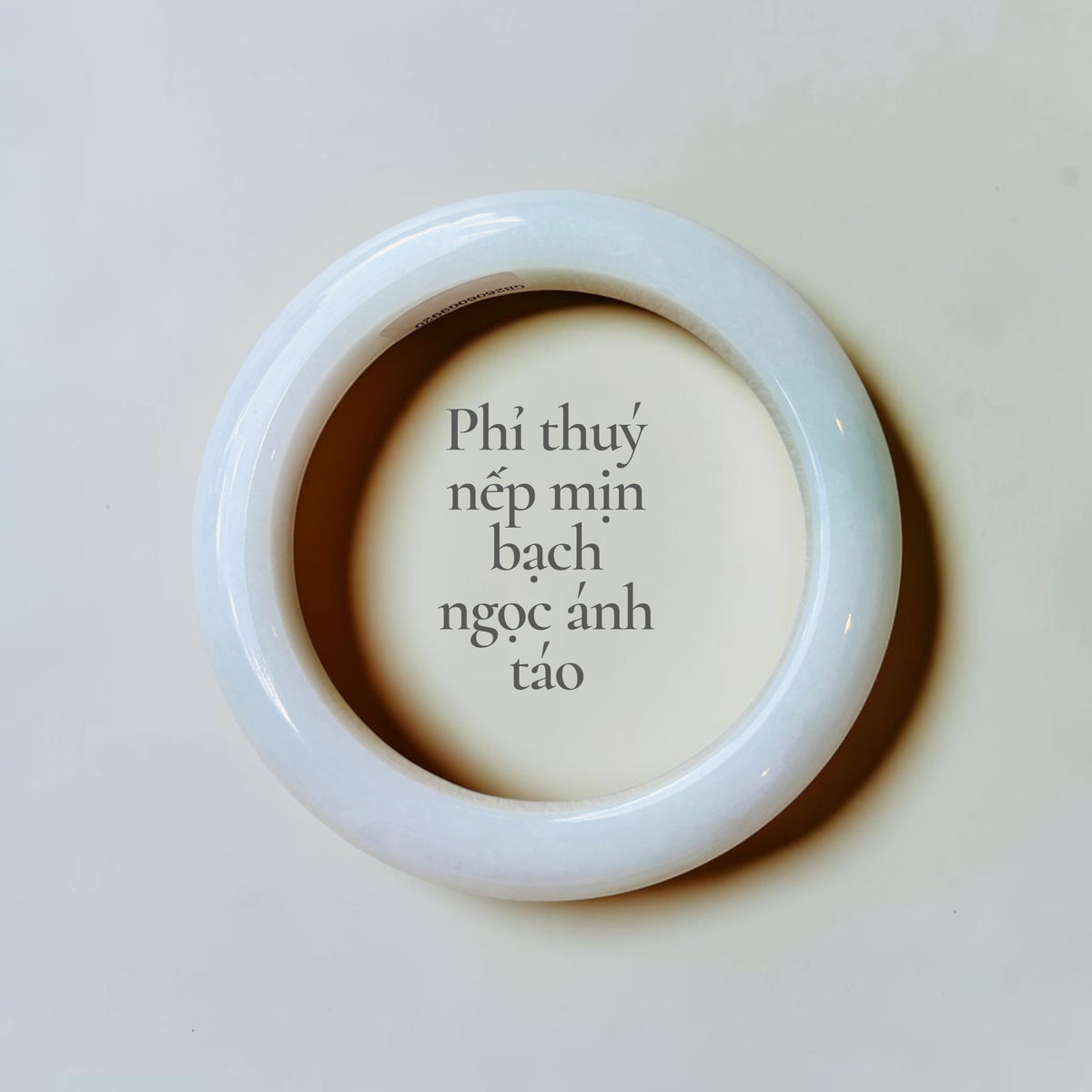 Phỉ thúy nếp mịn bạch ngọc ánh táo - Fine-textured white jadeite with soft apple-green undertones